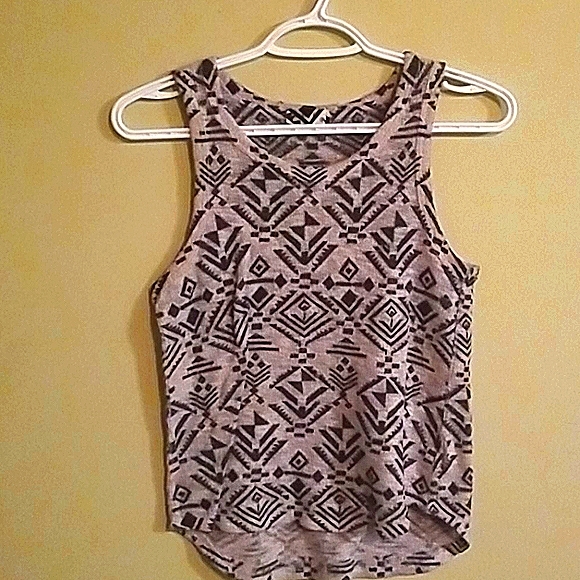 Selling these tank tops for $10 - Picture 2 of 3